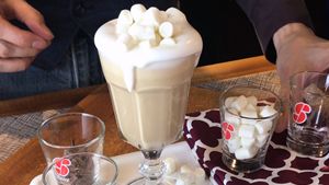Coffee Recipes > Latte Macchiato with Marshmallow